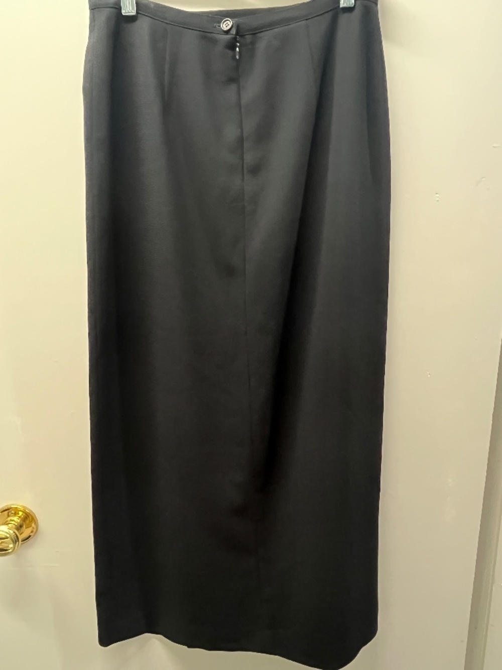 Holt Renfrew Black Pencil skirt 100% wool